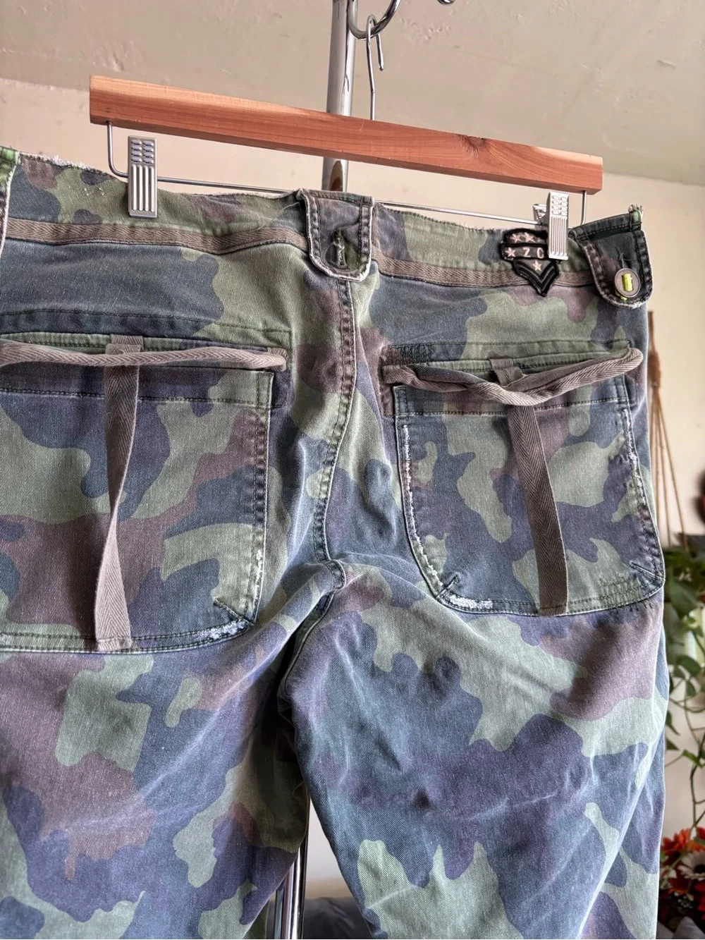 Dragon Embroidered Camo Military Workwear Cropped 9” MidRise Pants 40” Waistband - Picture 5 of 17